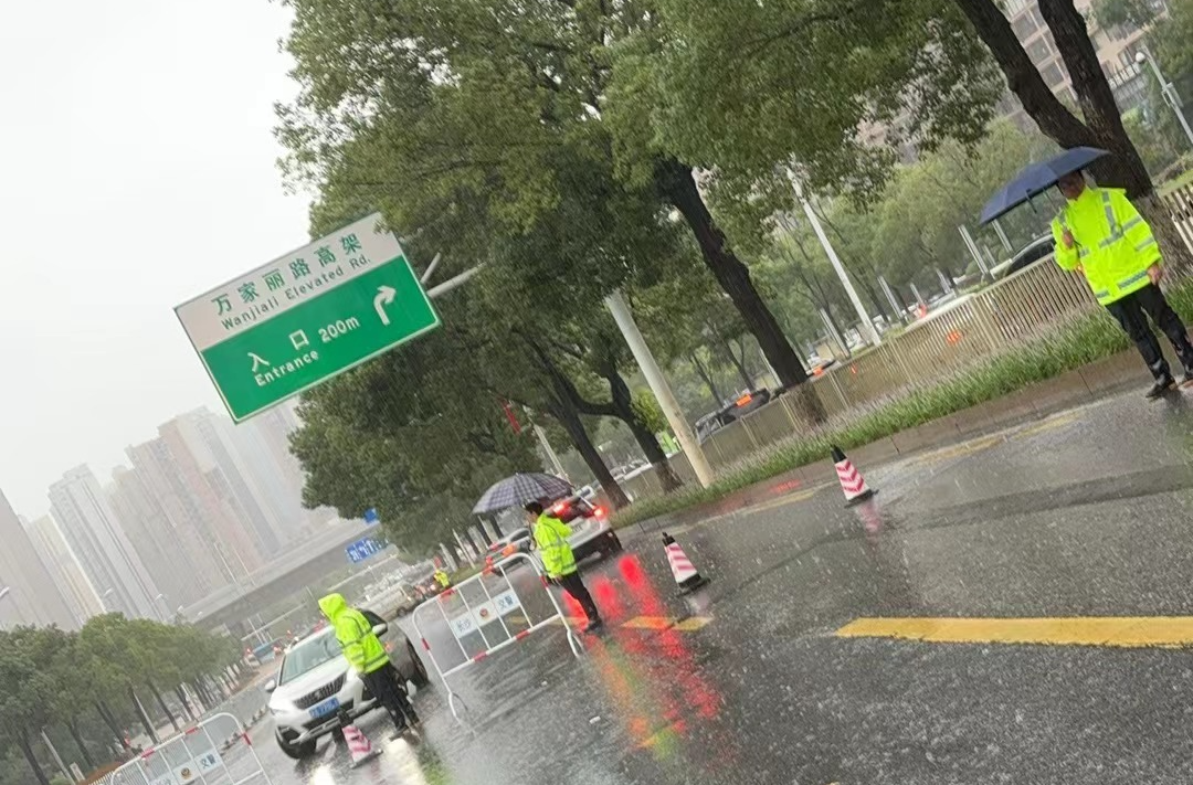 @长沙市民注意！暴雨来袭，长沙市这些路段进行交通管制